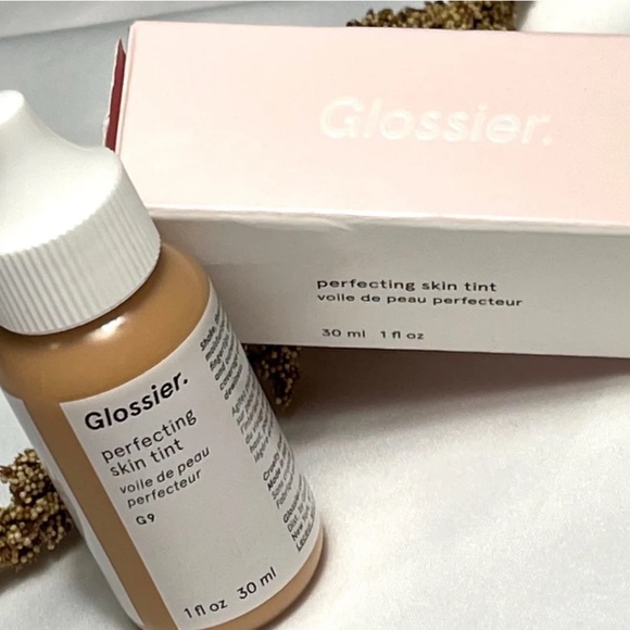 GLOSSIER Perfecting Skin Tint G4 - Picture 8 of 12